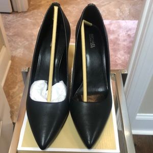 Michael Kors Black leather Pumps size 9.5 worn once. Excellent Cond.